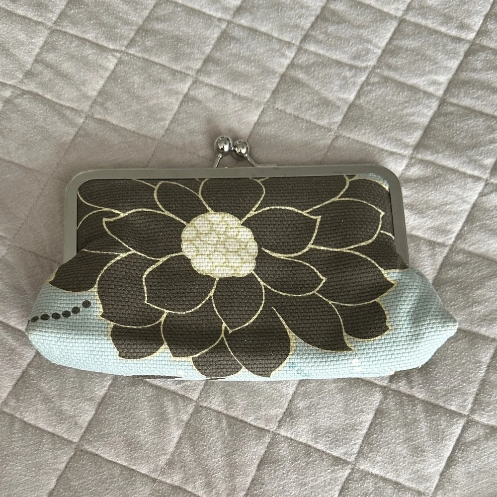 Elegant Floral Clutch - Brown and Blue - Picture 1 of 4